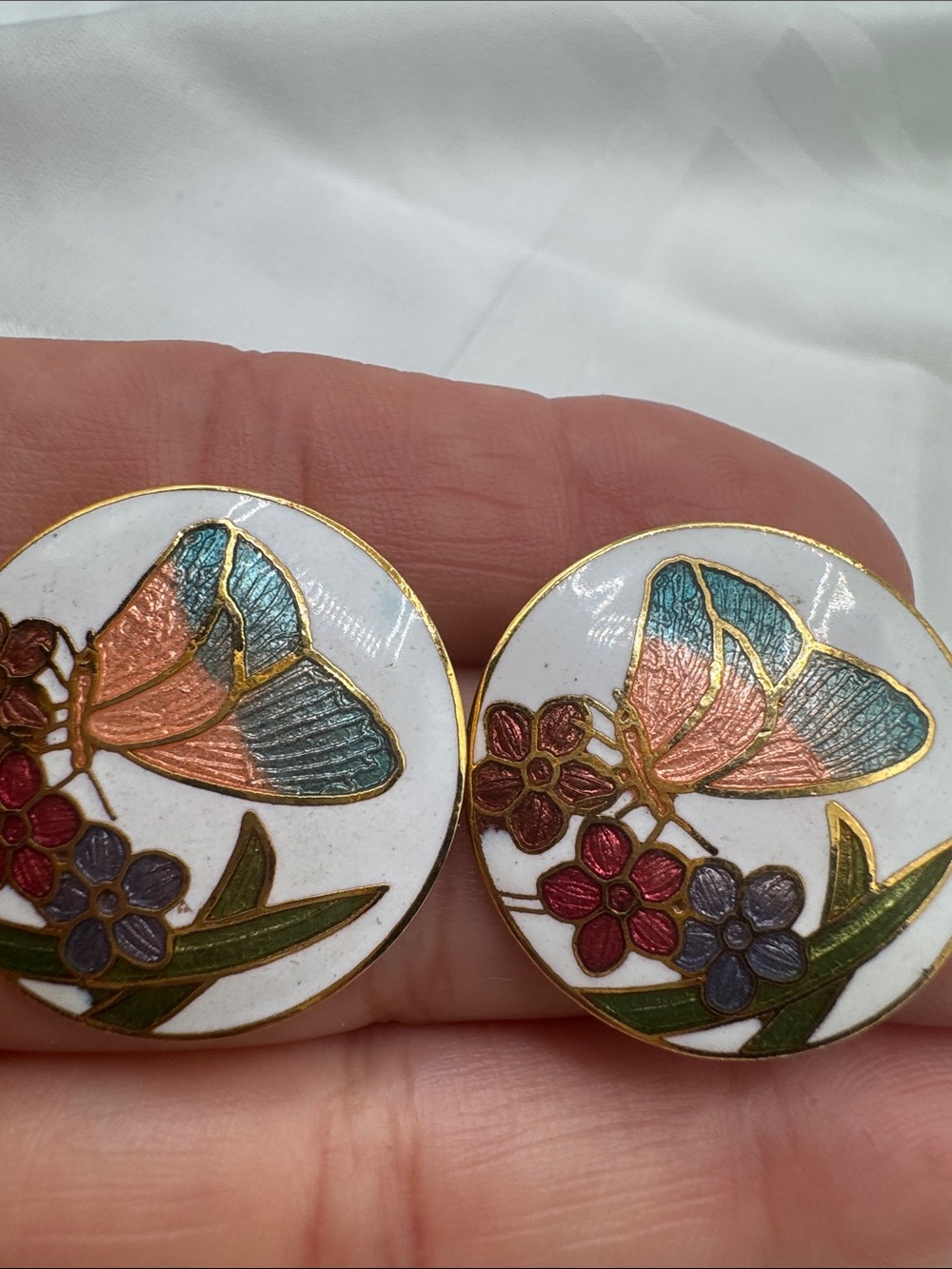 Earrings cloisonné enamel round butterfly floral motif Vintage 1980 pierced